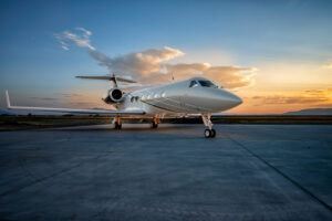 Capturing an aircraft against the backdrop of a sunlit sky