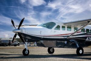 Commercial aircraft photo shot by specialist aircraft photographer at Long Island MacArthur Airport (ISP)