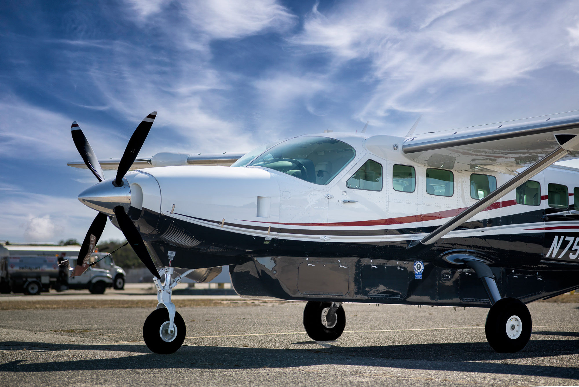 Commercial aircraft photo shot by specialist aircraft photographer at Long Island MacArthur Airport (ISP)